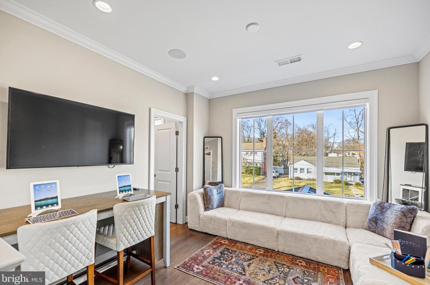 5816 Kingswood Rd, Bethesda MD 20814-1822 exterior