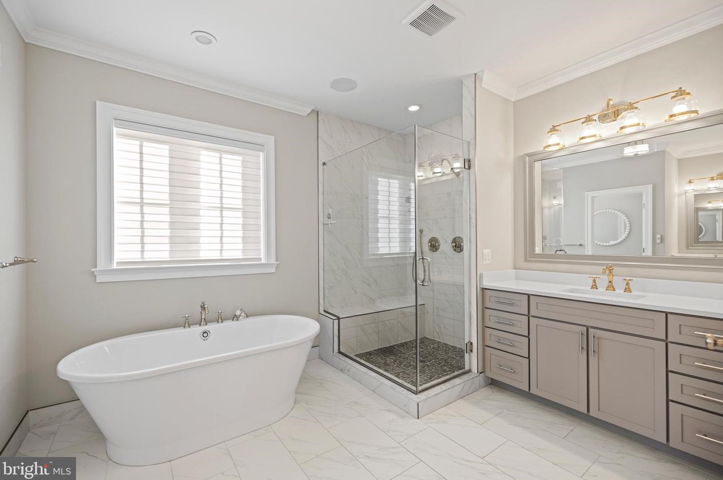 5816 Kingswood Rd, Bethesda MD 20814-1822 exterior