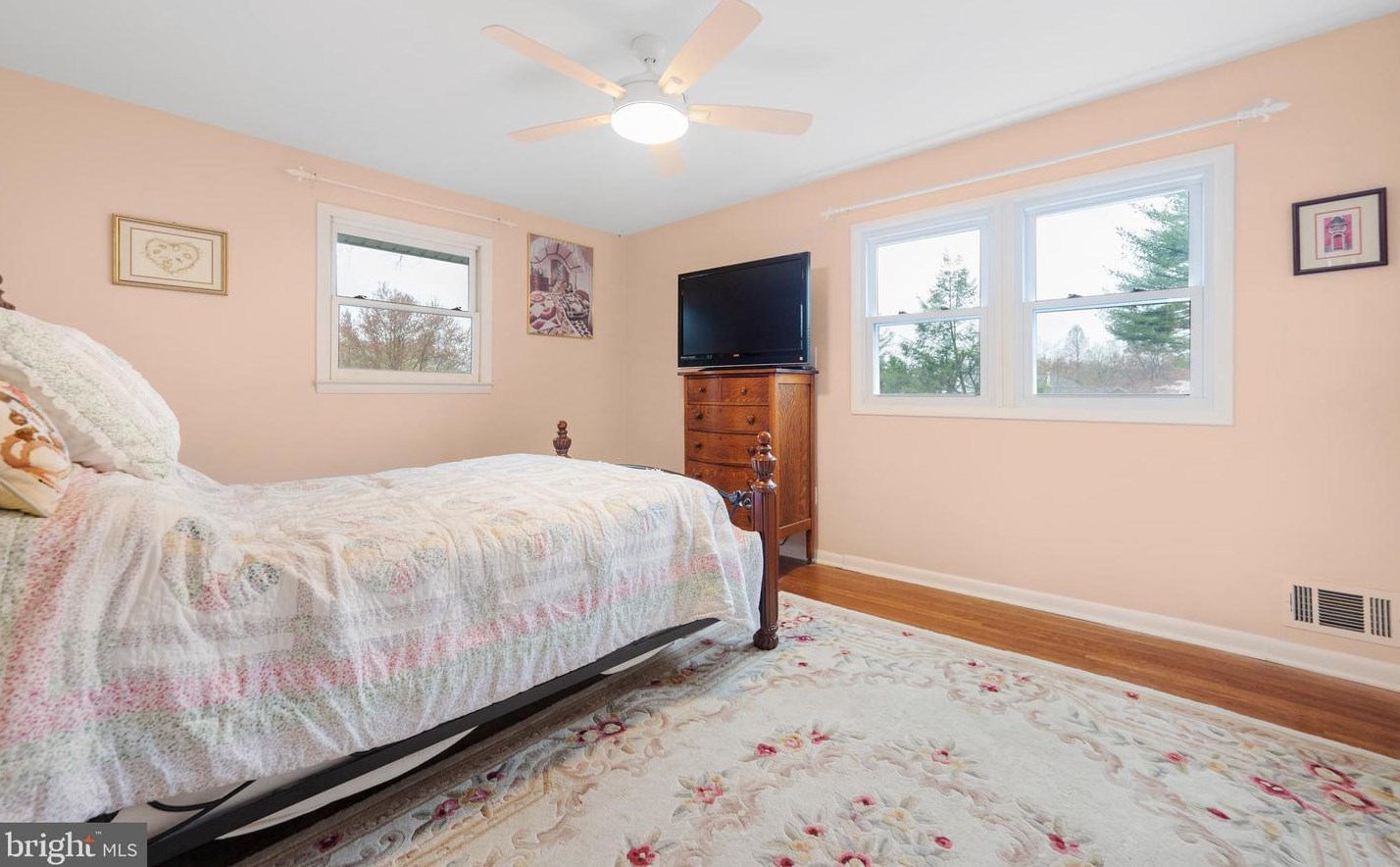 15300 Beaufort Pl, Silver Spring MD  20905-4202 exterior