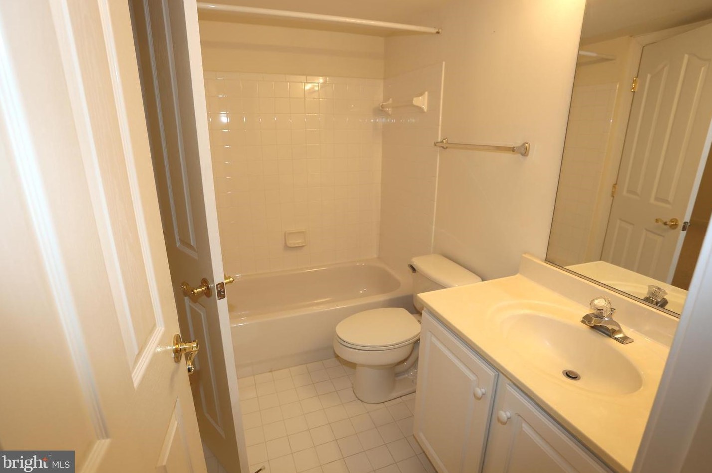 13603 Gum Spg Dr, Rockville MD 20850-3587 exterior