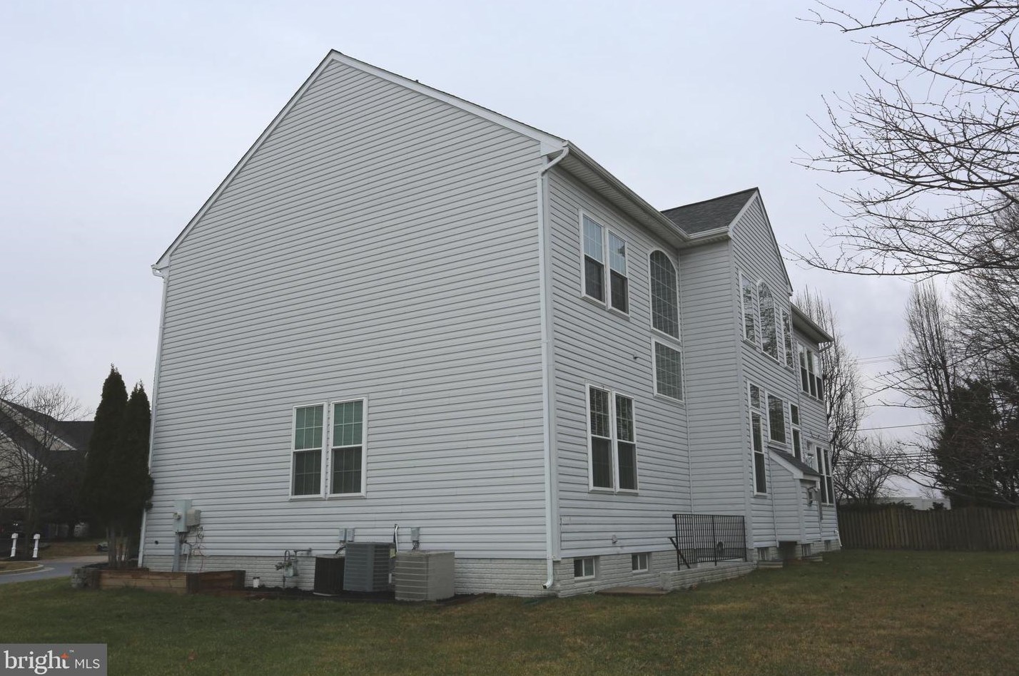 13603 Gum Spg Dr, Rockville MD 20850-3587 exterior