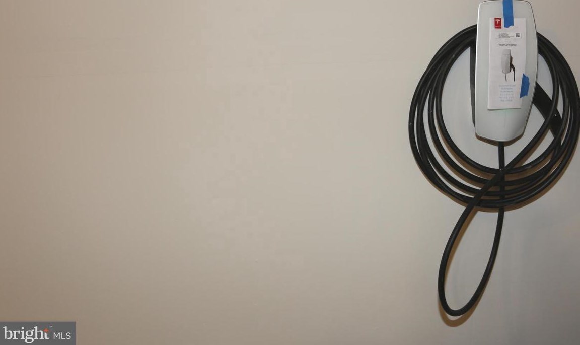 13603 Gum Spg Dr, Rockville MD 20850-3587 exterior