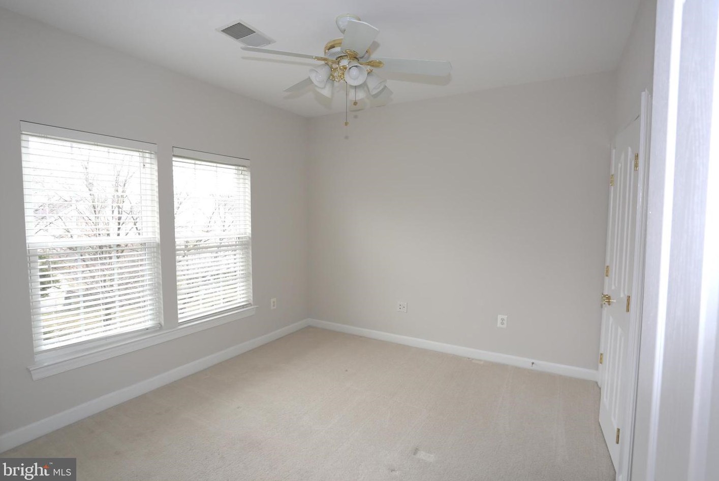 13603 Gum Spg Dr, Rockville MD 20850-3587 exterior