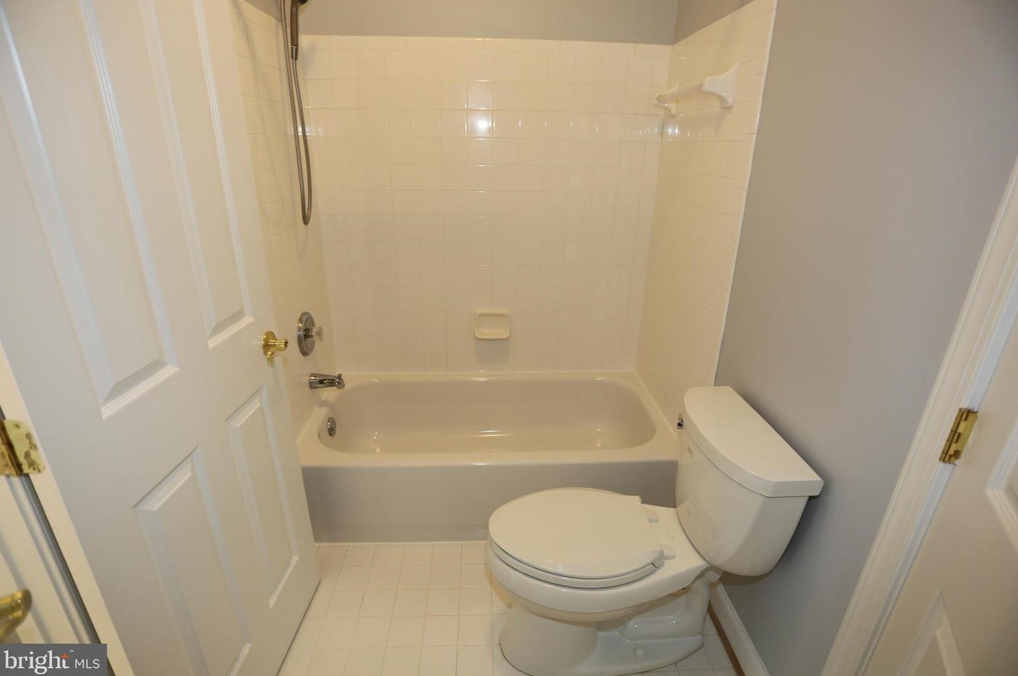 13603 Gum Spg Dr, Rockville MD 20850-3587 exterior