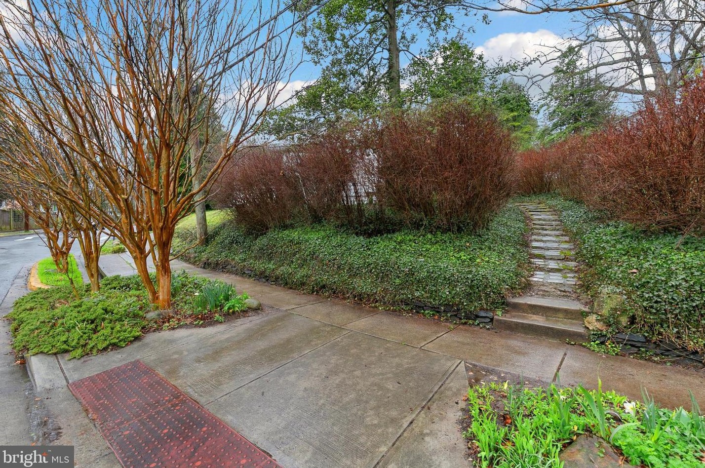 6901 Westmoreland Ave, Silver Spring MD 20912-4409 exterior