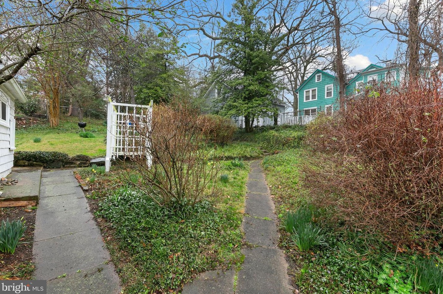 6901 Westmoreland Ave, Silver Spring MD 20912-4409 exterior