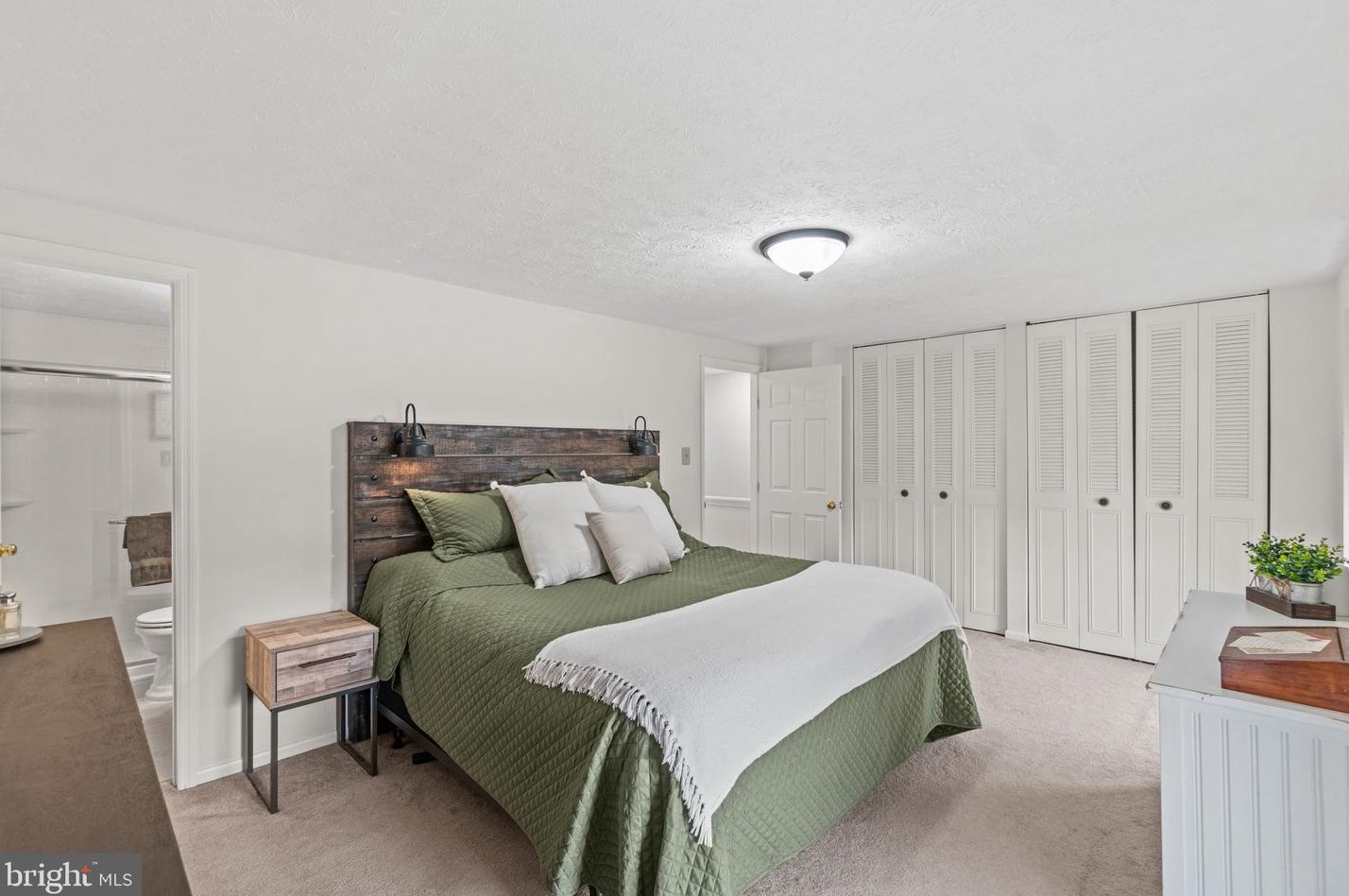 520 Palmspring Dr, Gaithersburg MD  20878-2971 exterior