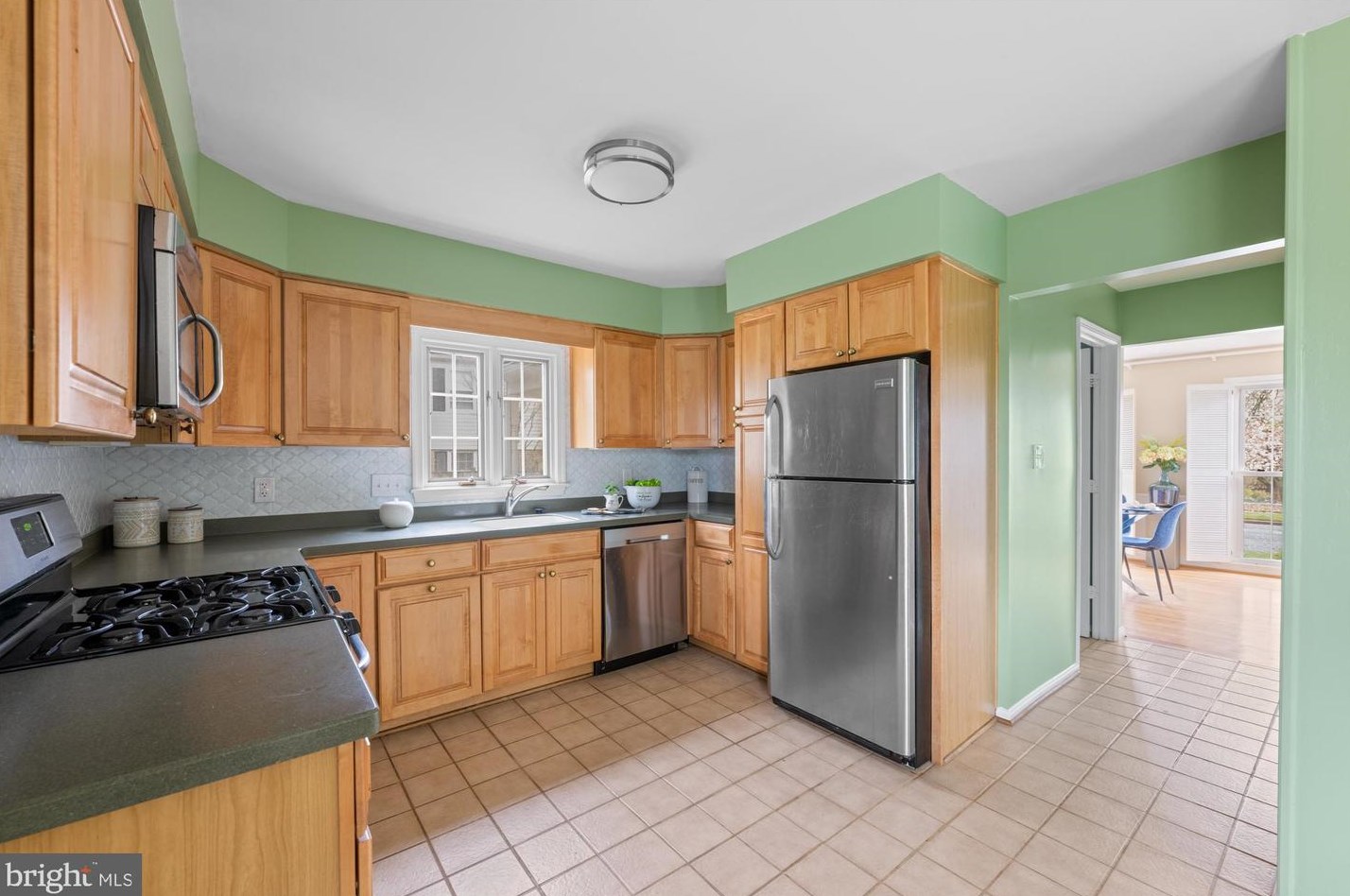 207 Summit Hall Rd, Gaithersburg MD  20877-1825 exterior