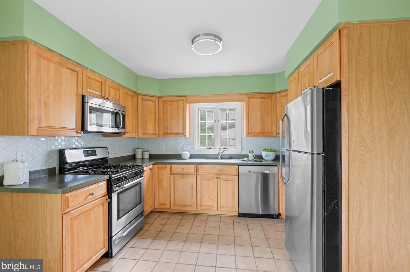 207 Summit Hall Rd, Gaithersburg MD  20877-1825 exterior