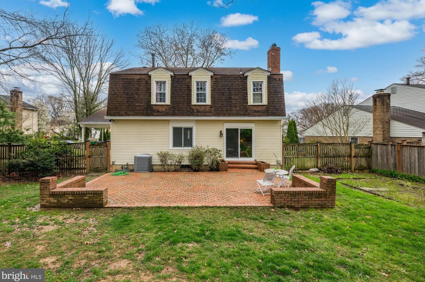 207 Summit Hall Rd, Gaithersburg MD  20877-1825 exterior