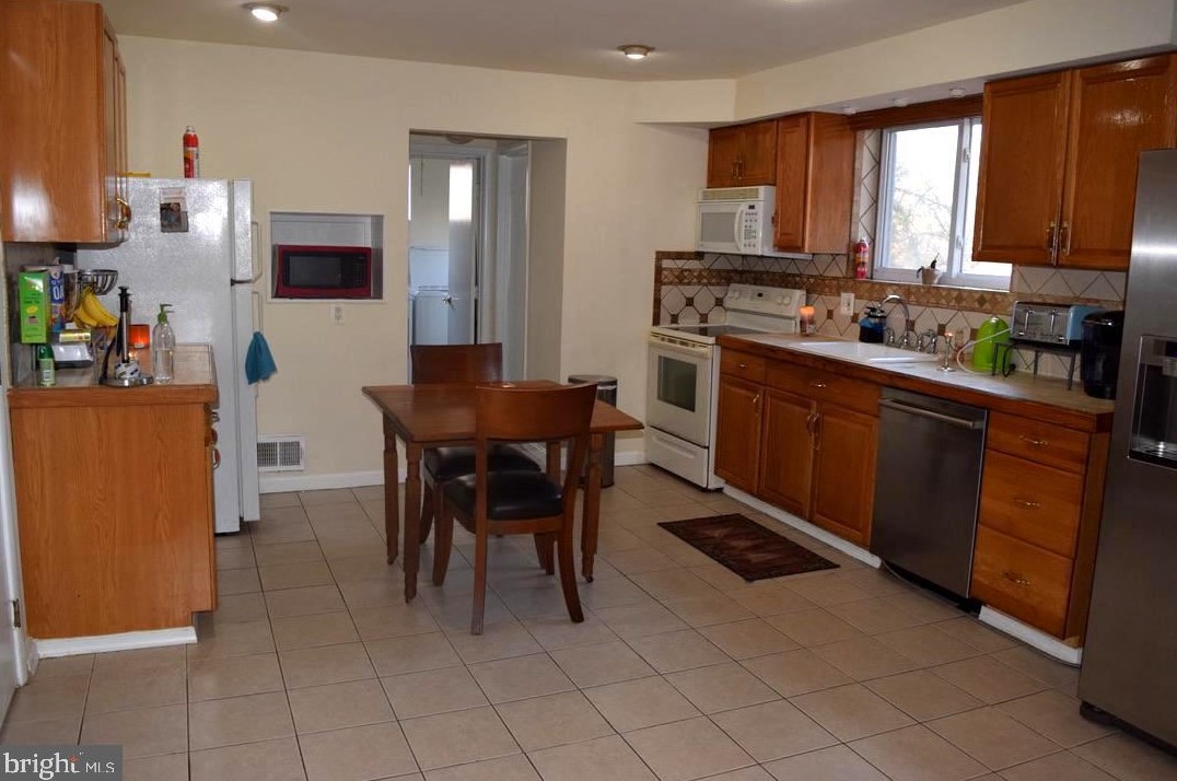 11216 Bybee St, Silver Spring MD 20902-3205 exterior