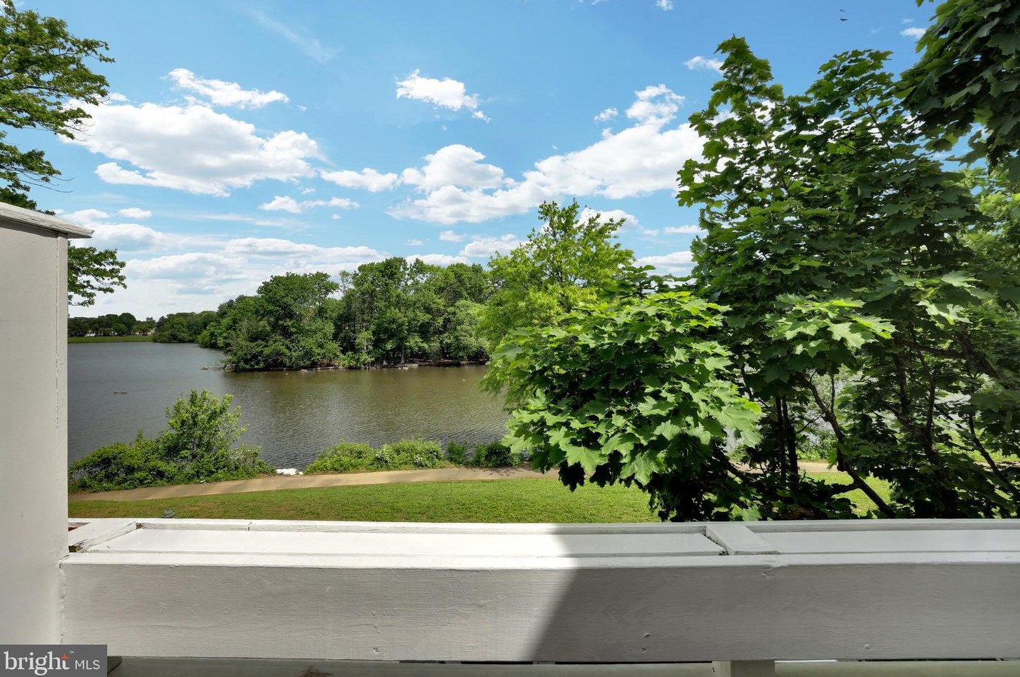 9838 Islandside Dr, Gaithersburg MD 20886-4210 exterior