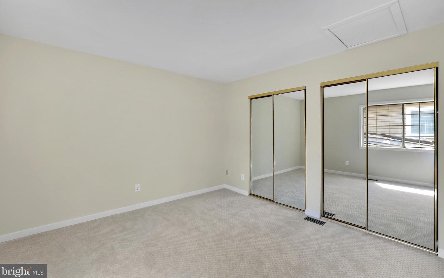 9838 Islandside Dr, Gaithersburg MD 20886-4210 exterior