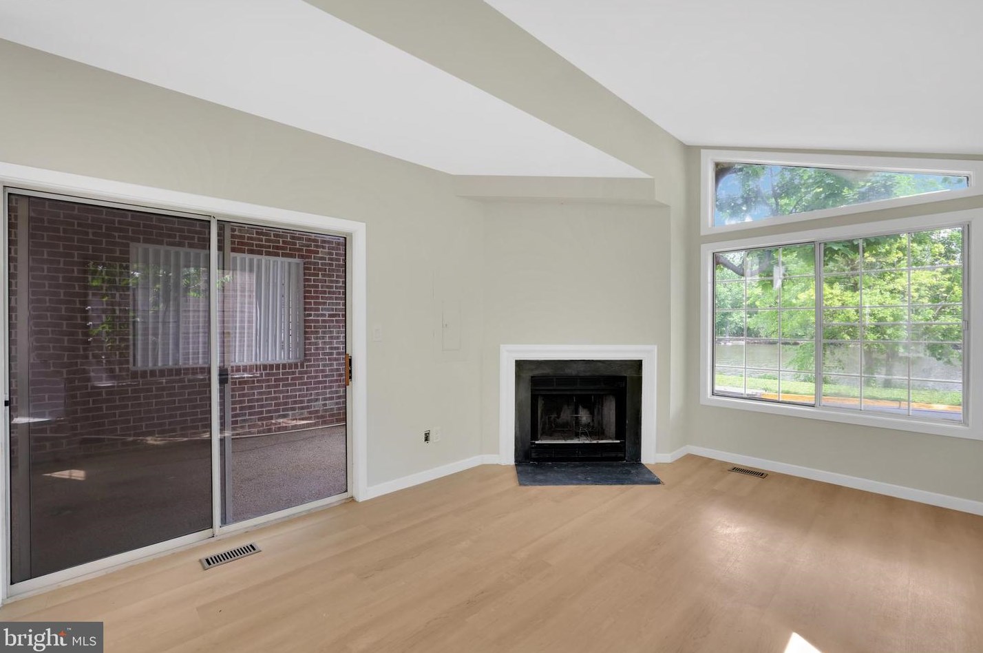 9838 Islandside Dr, Gaithersburg MD 20886-4210 exterior