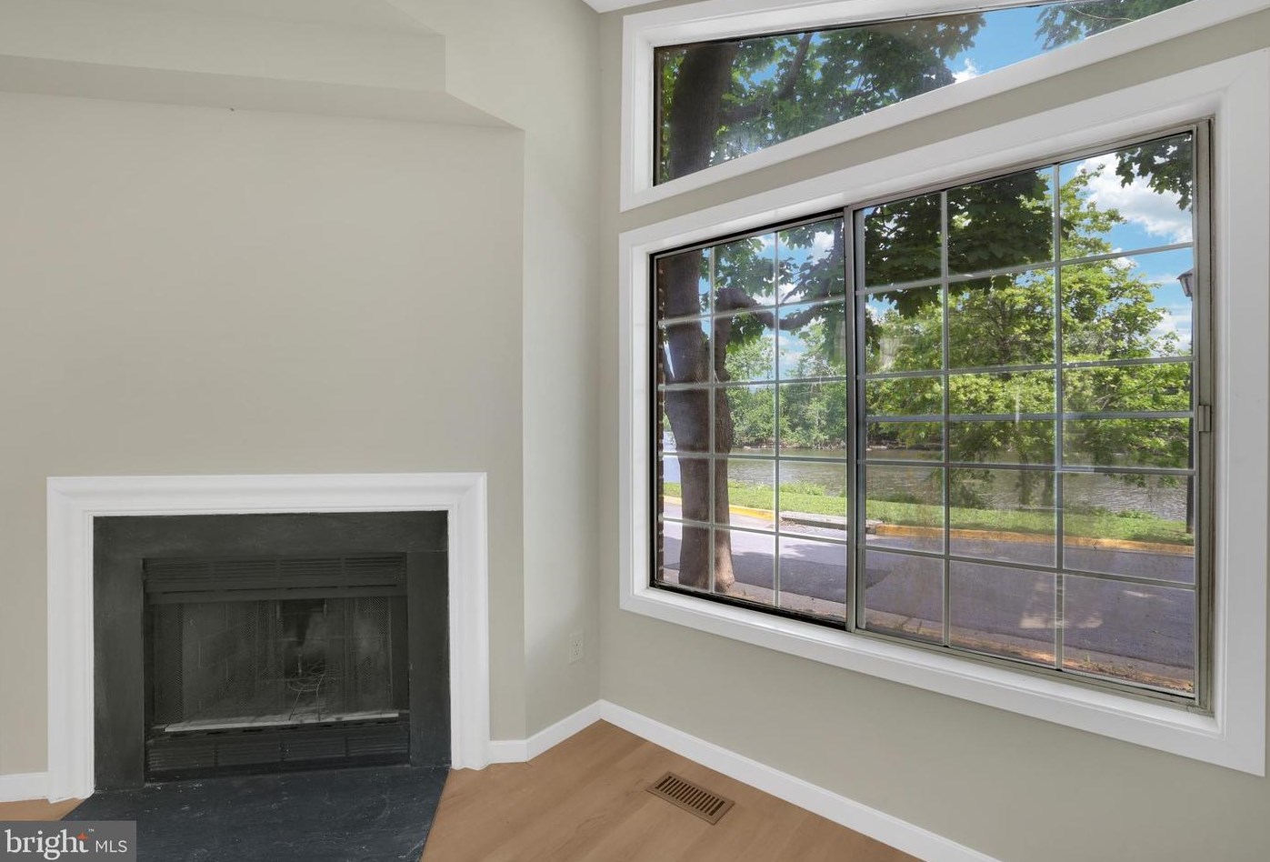 9838 Islandside Dr, Gaithersburg MD 20886-4210 exterior