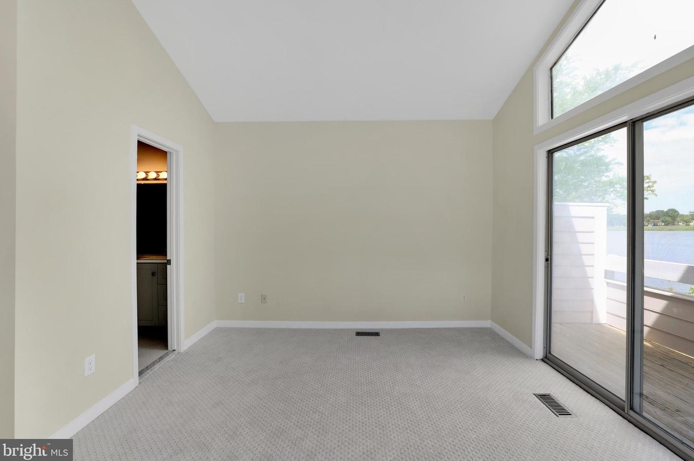 9838 Islandside Dr, Gaithersburg MD 20886-4210 exterior