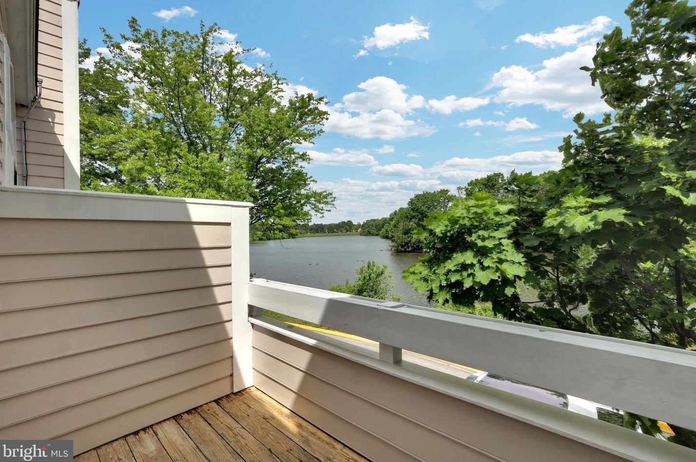 9838 Islandside Dr, Gaithersburg MD 20886-4210 exterior