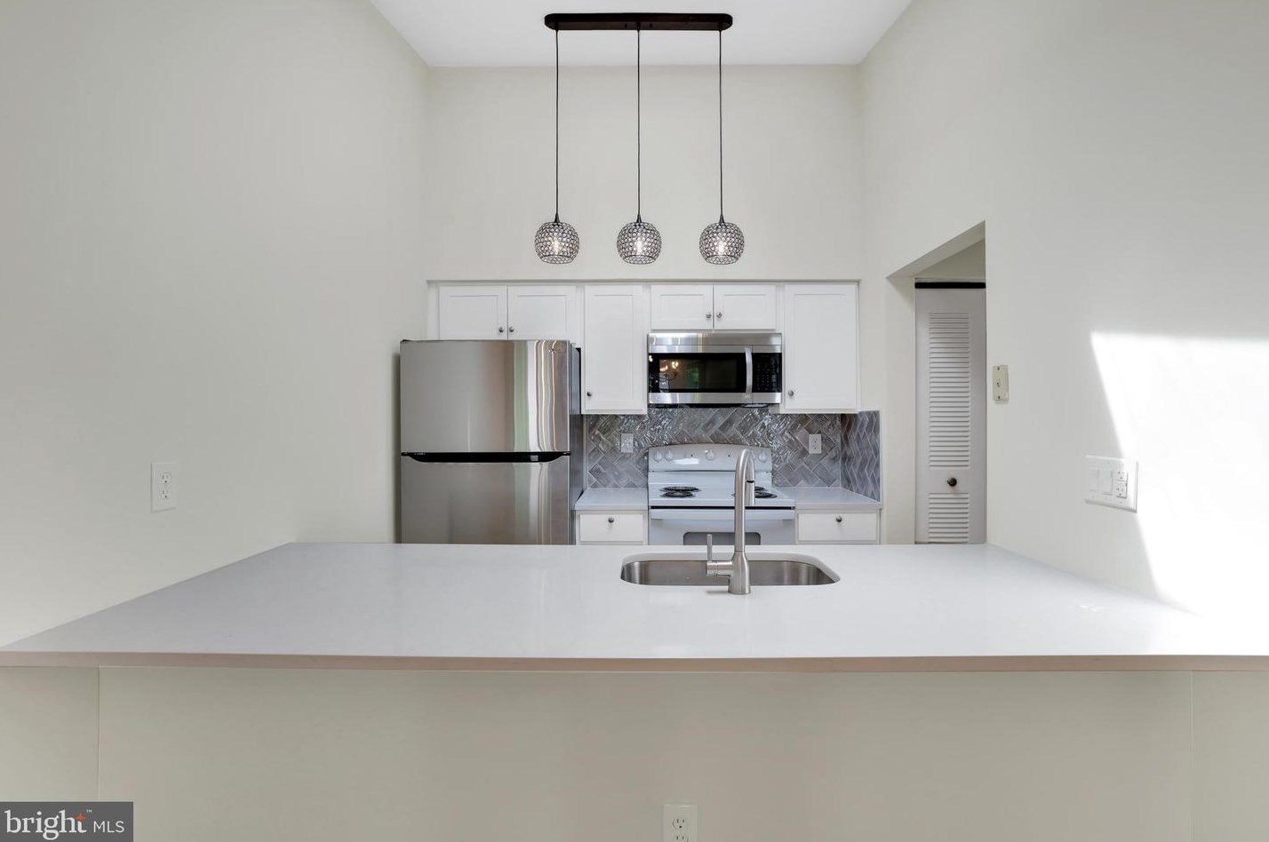 9838 Islandside Dr, Gaithersburg MD 20886-4210 exterior