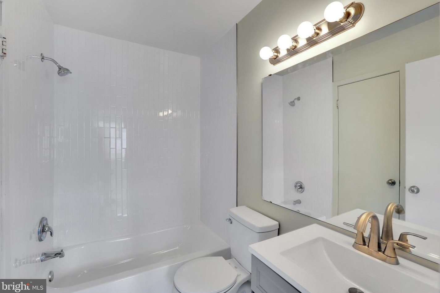 9838 Islandside Dr, Gaithersburg MD 20886-4210 exterior