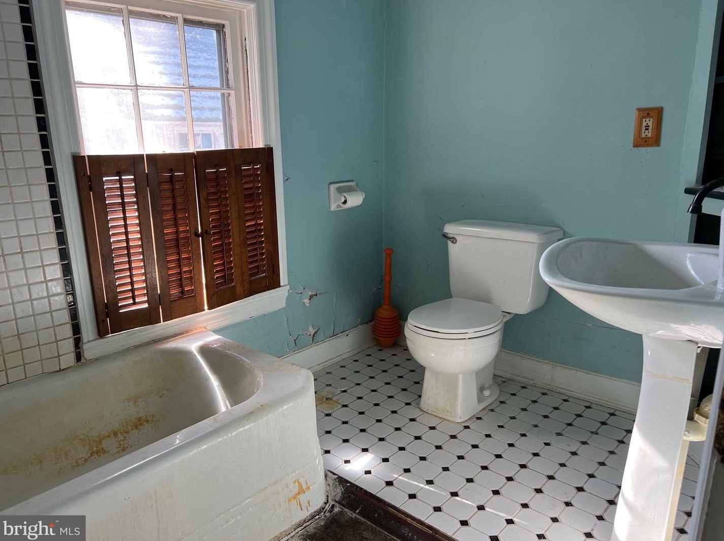 6 High St, Unity MD  20833-2500 exterior