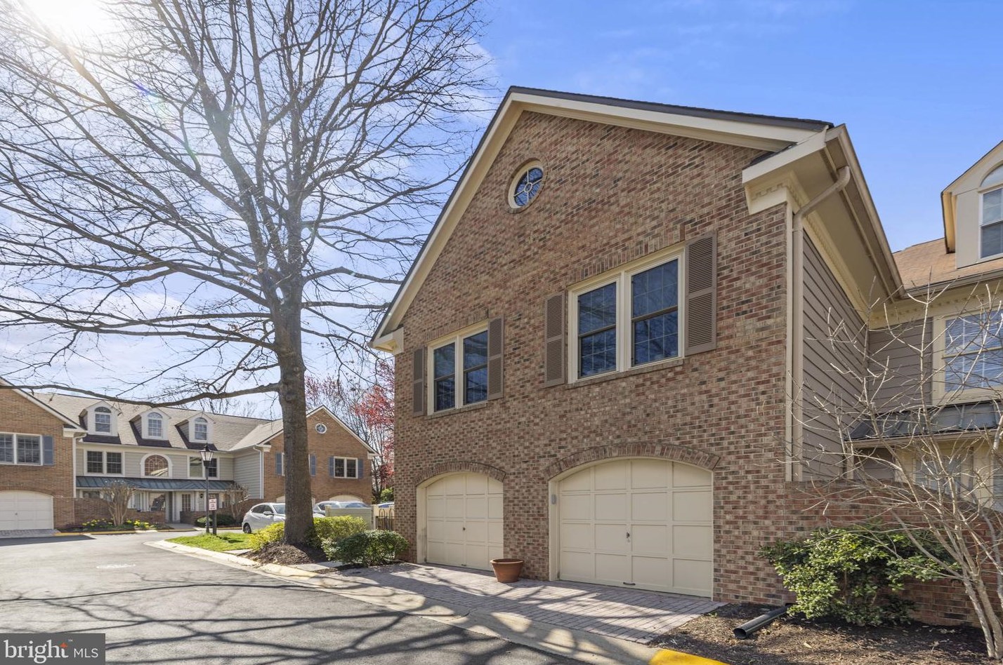 5711 Mayfair Manor Dr, Rockville MD 20852-5554 exterior