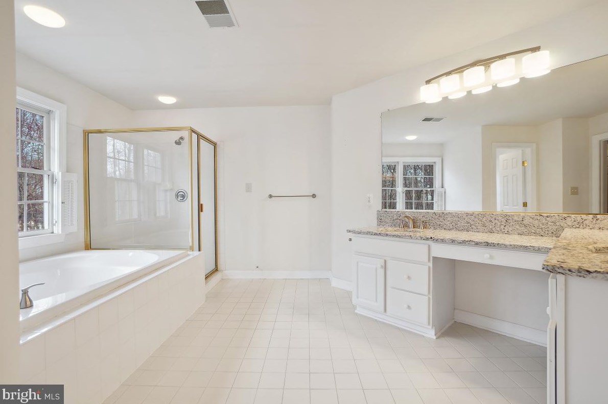 6 Hackett Ct, Poolesville MD  20837-2508 exterior