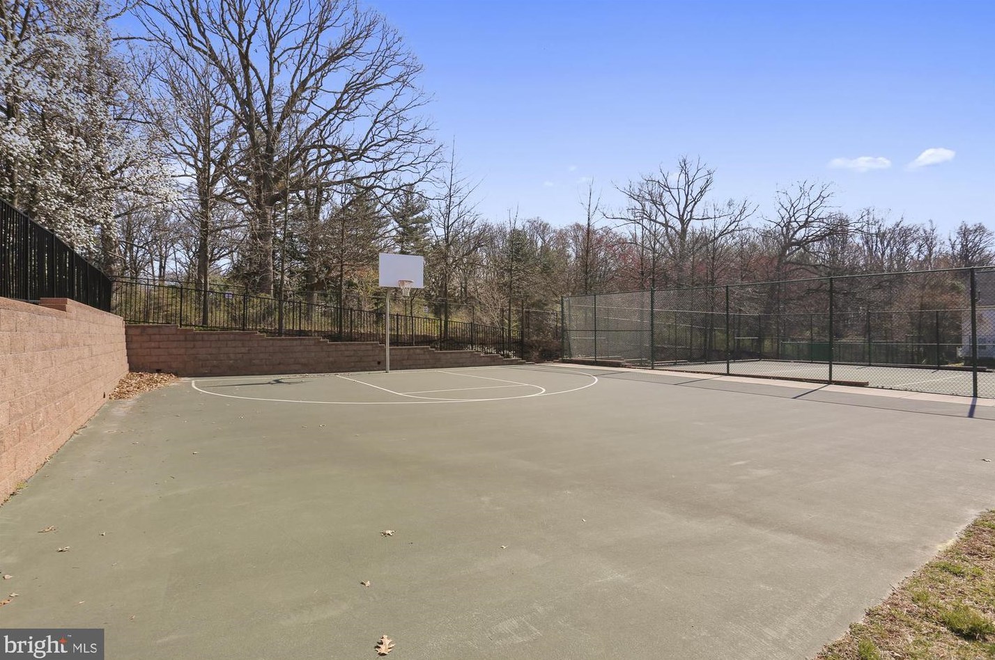 210 Painted Post Ln, Gaithersburg MD  20878-7856 exterior