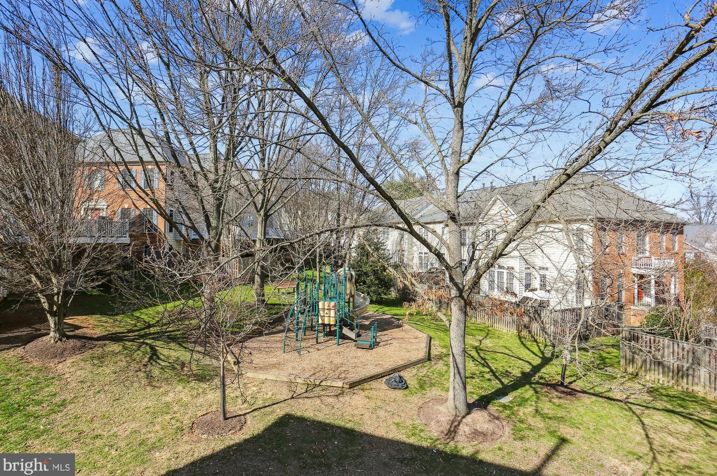 210 Painted Post Ln, Gaithersburg MD  20878-7856 exterior