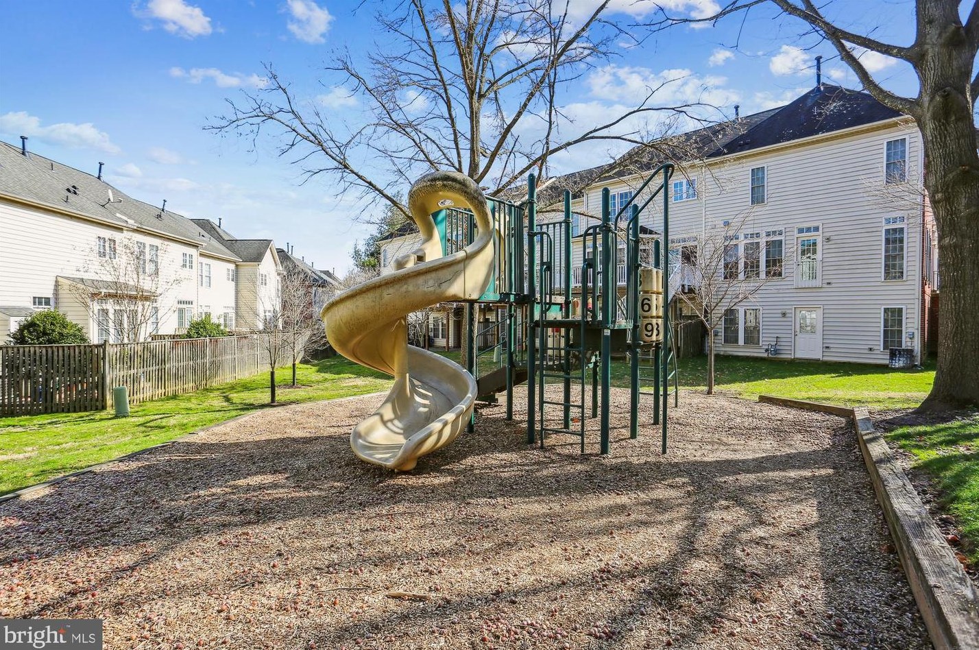 210 Painted Post Ln, Gaithersburg MD  20878-7856 exterior