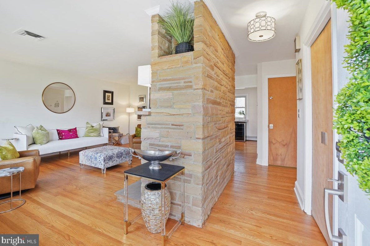 17708 Parkridge Dr, Gaithersburg MD  20878-1113 exterior