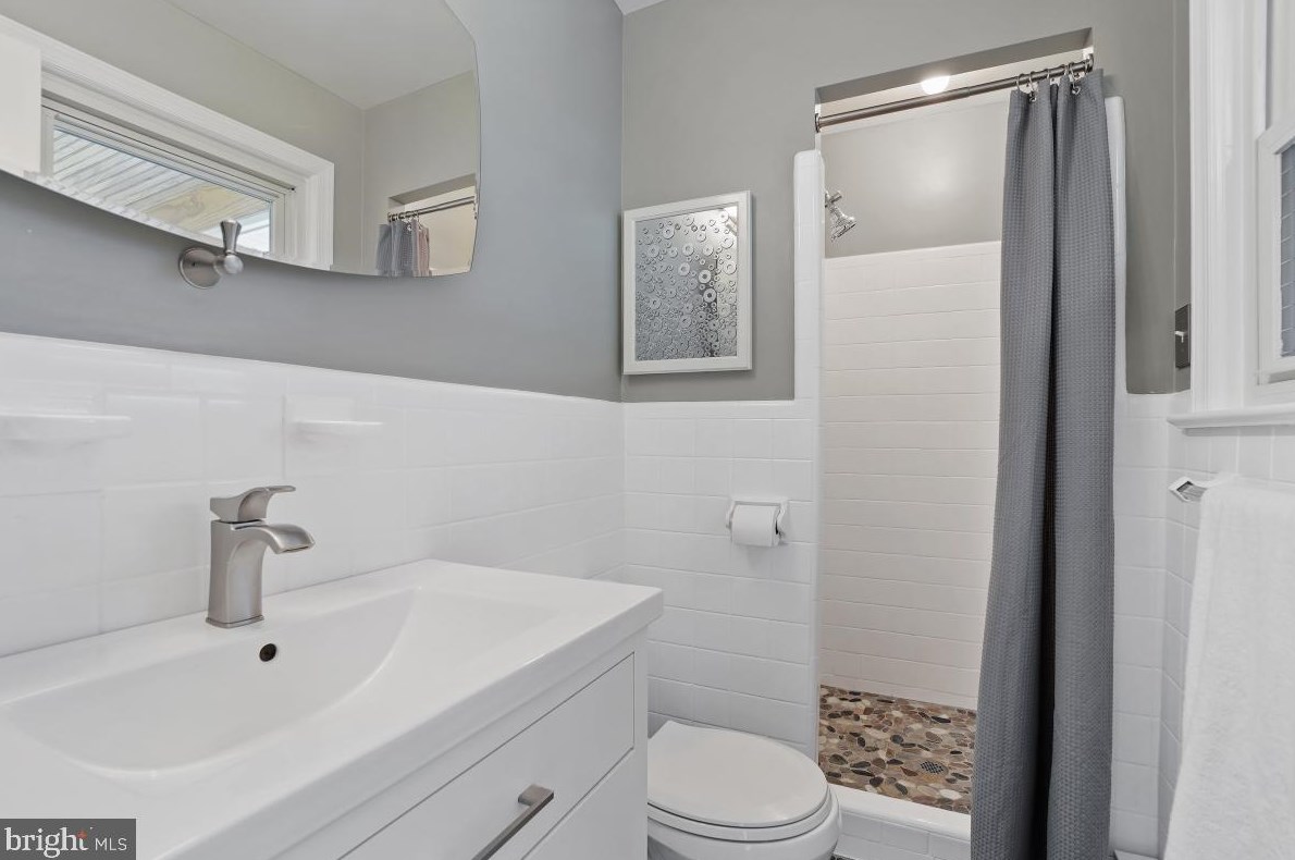17708 Parkridge Dr, Gaithersburg MD  20878-1113 exterior