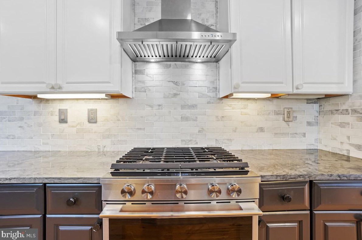 17708 Parkridge Dr, Gaithersburg MD  20878-1113 exterior