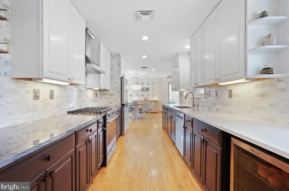 17708 Parkridge Dr, Gaithersburg MD  20878-1113 exterior
