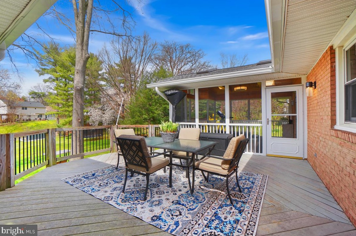 17708 Parkridge Dr, Gaithersburg MD  20878-1113 exterior