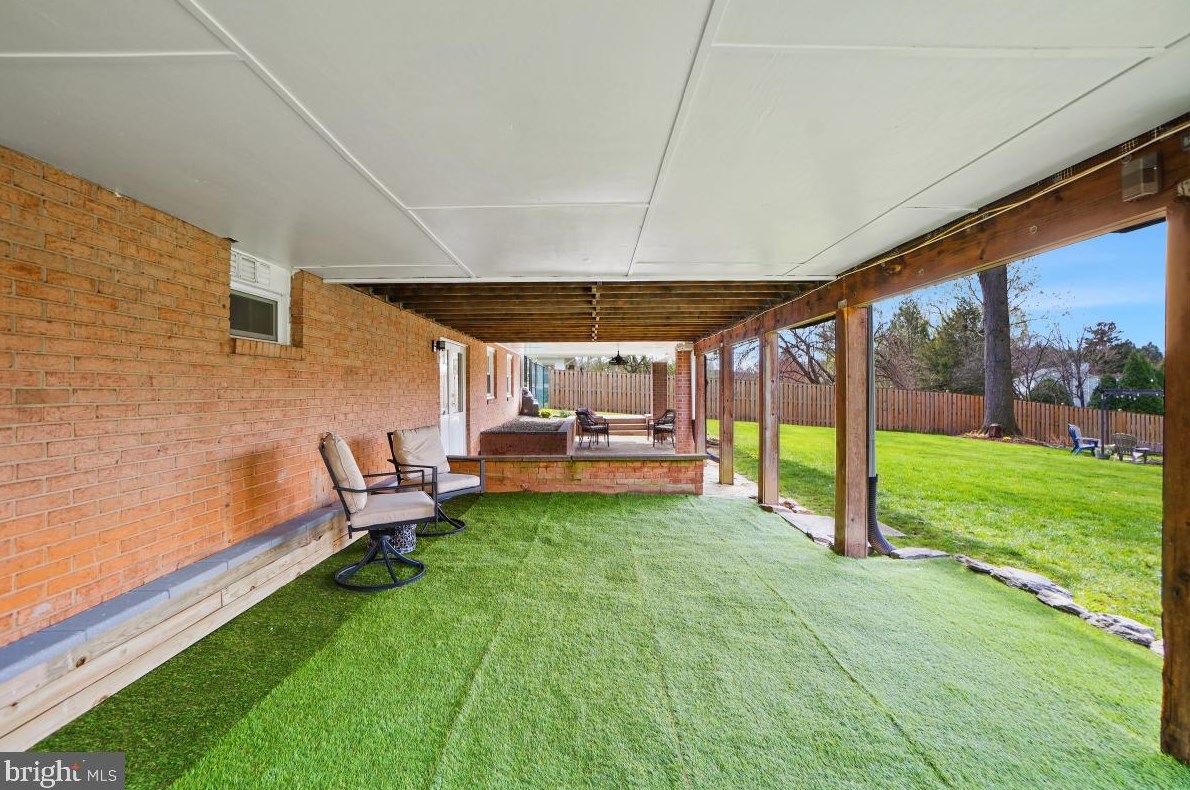 17708 Parkridge Dr, Gaithersburg MD  20878-1113 exterior