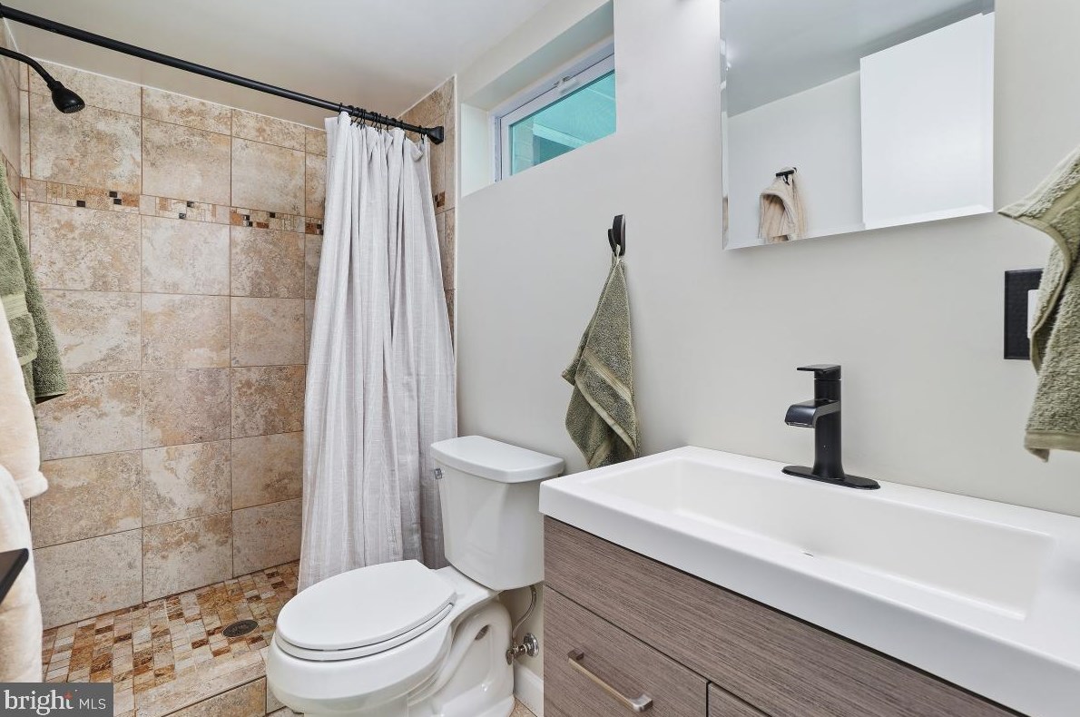 17708 Parkridge Dr, Gaithersburg MD  20878-1113 exterior