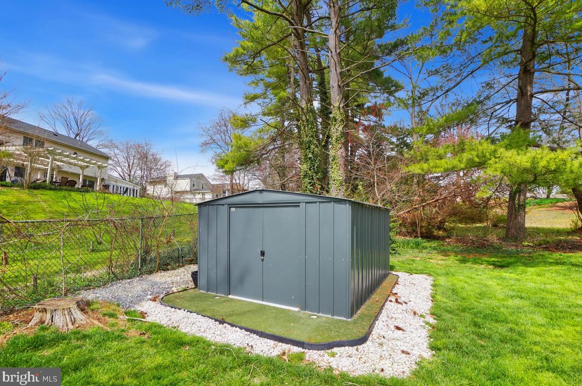 17708 Parkridge Dr, Gaithersburg MD  20878-1113 exterior