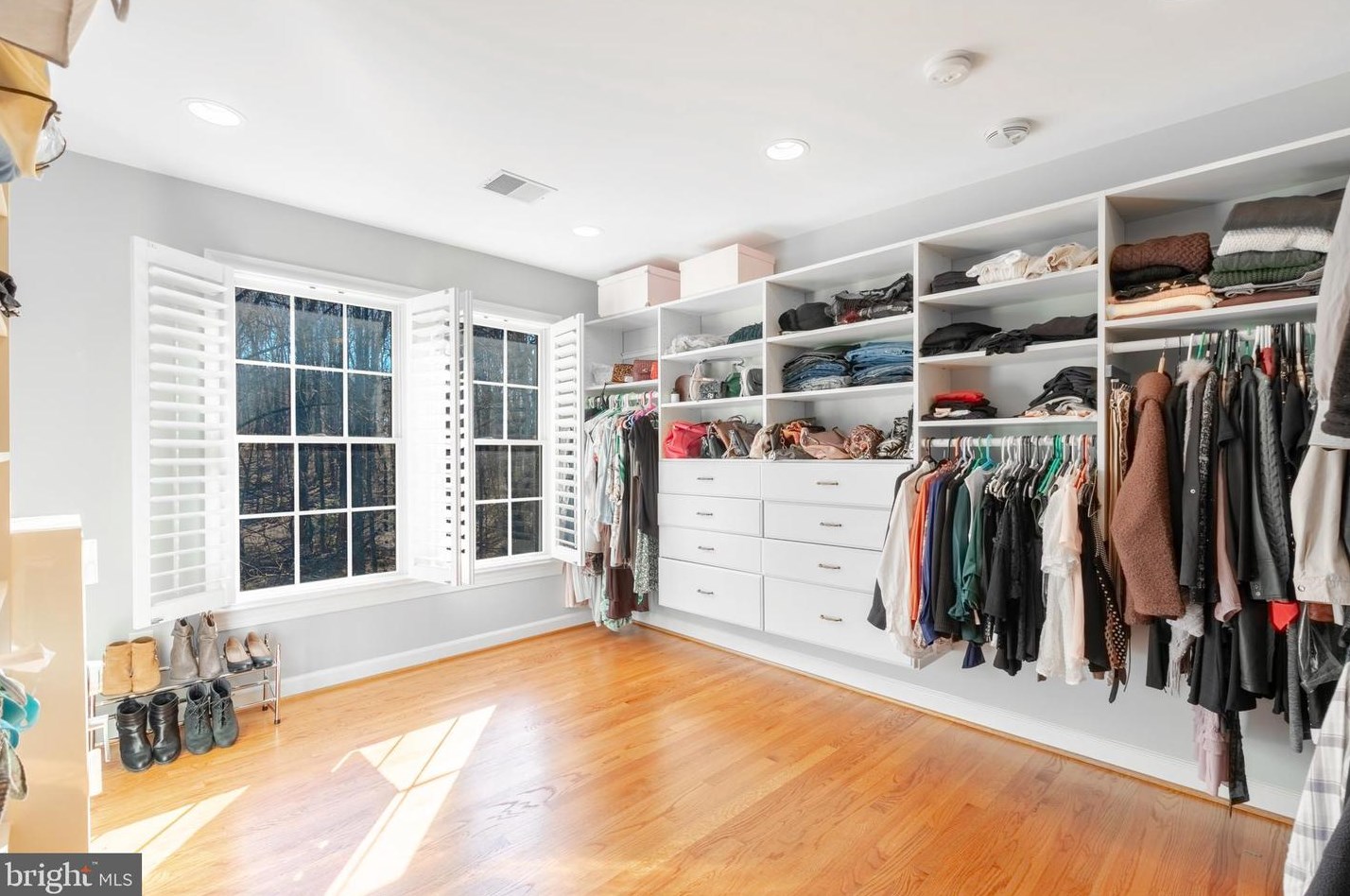 8800 Deer Hollow Ln, Rockville MD 20854-5440 exterior