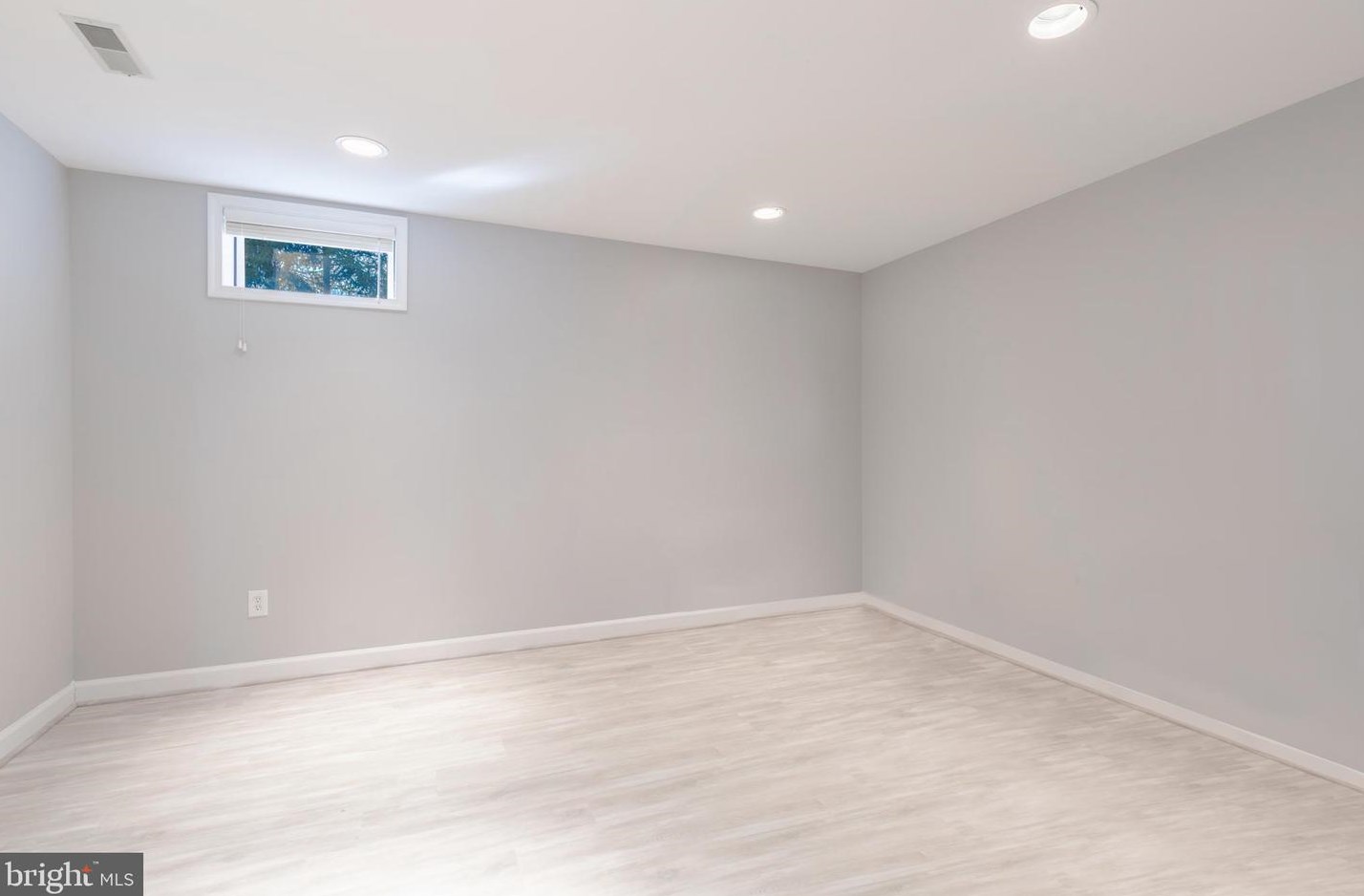 8800 Deer Hollow Ln, Rockville MD 20854-5440 exterior