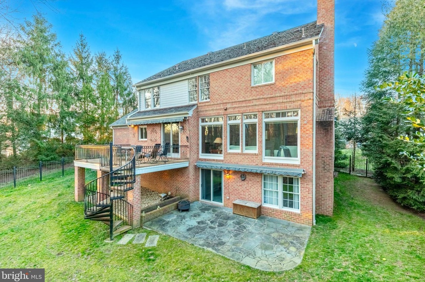 8800 Deer Hollow Ln, Rockville MD 20854-5440 exterior