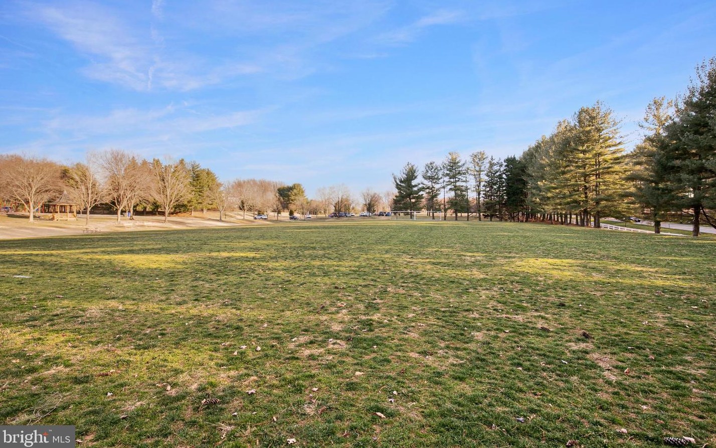 8800 Deer Hollow Ln, Rockville MD 20854-5440 exterior