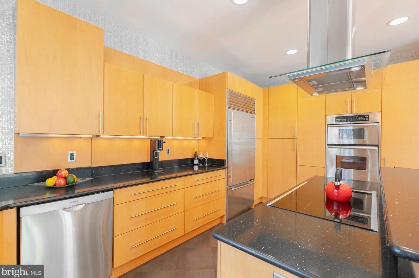 8800 Deer Hollow Ln, Rockville MD 20854-5440 exterior