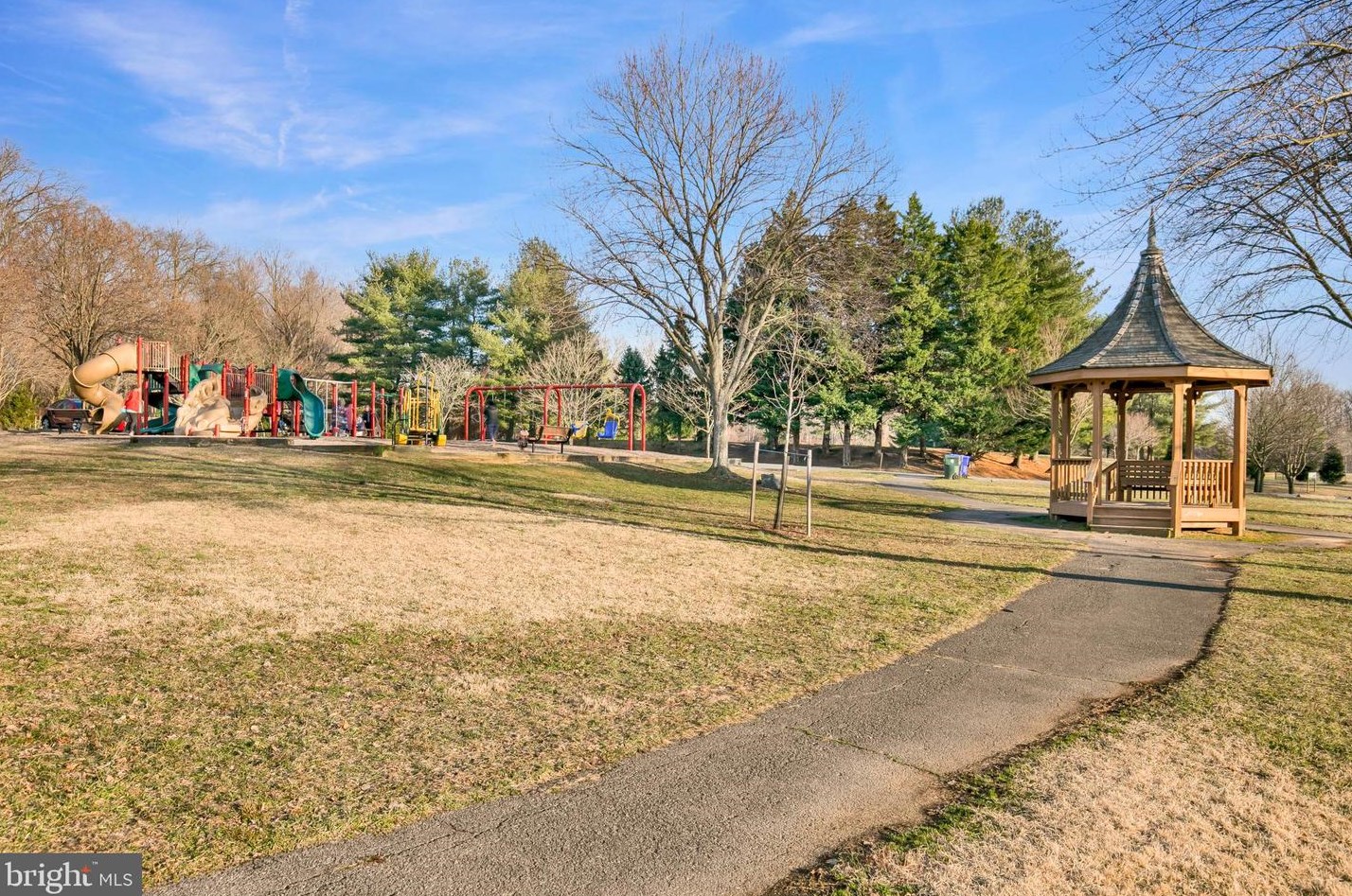 8800 Deer Hollow Ln, Rockville MD 20854-5440 exterior