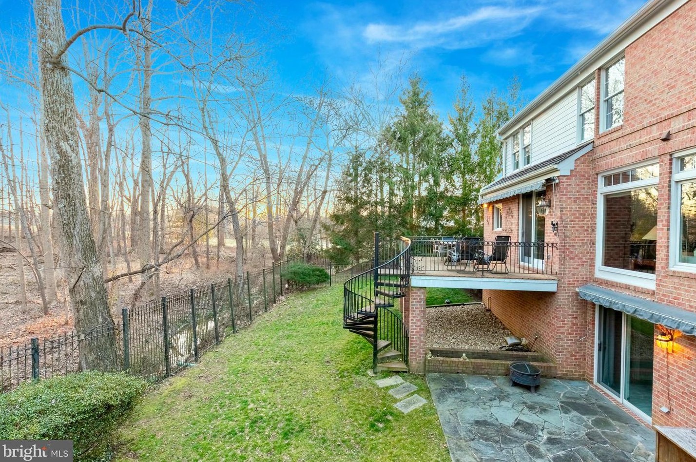 8800 Deer Hollow Ln, Rockville MD 20854-5440 exterior