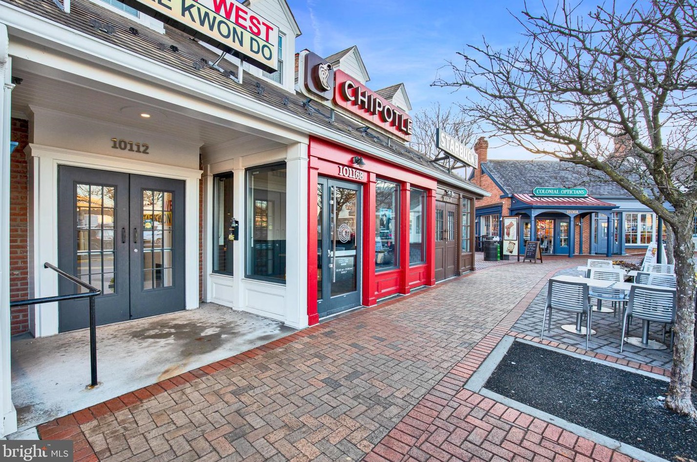 8800 Deer Hollow Ln, Rockville MD 20854-5440 exterior