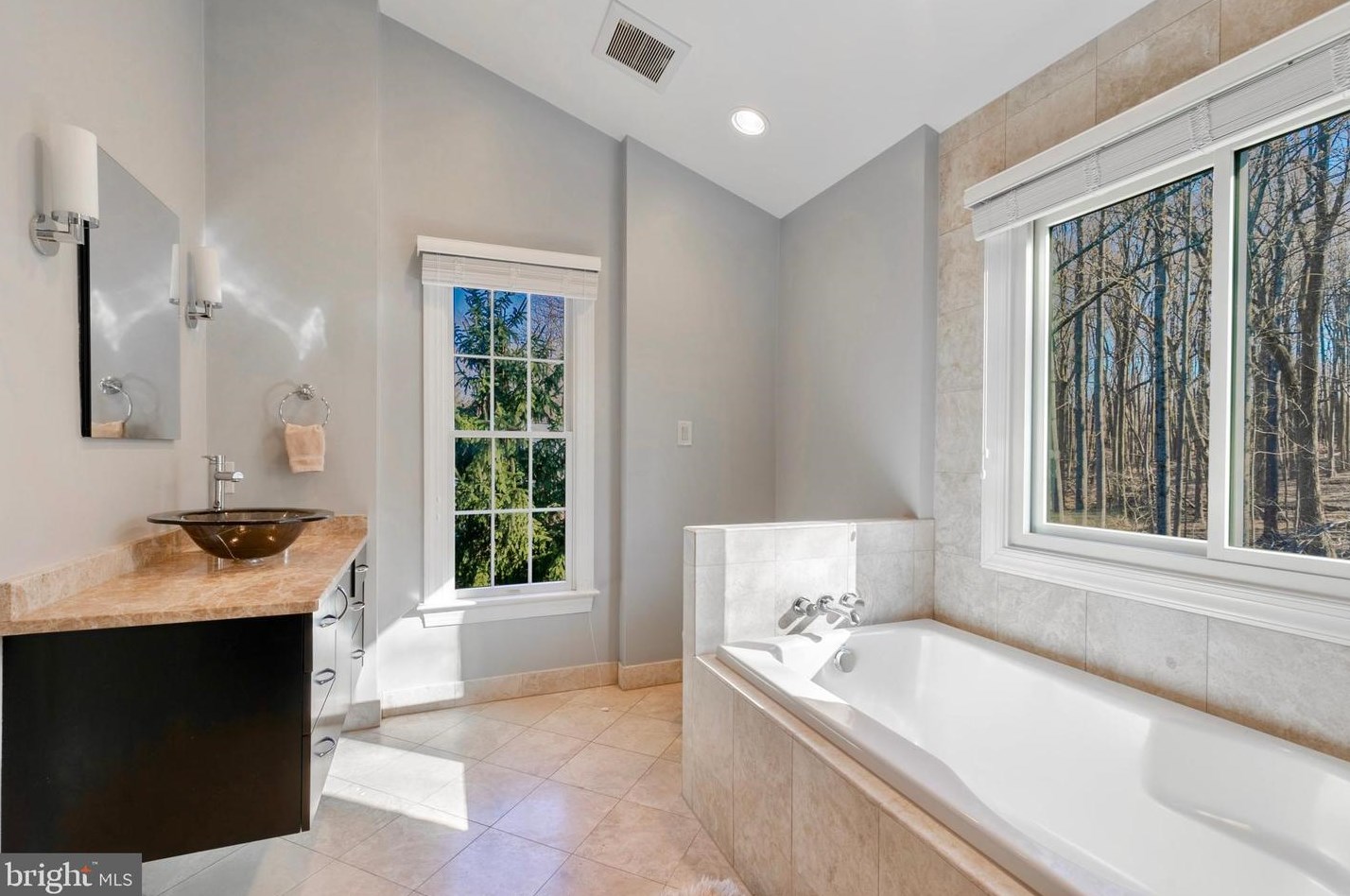 8800 Deer Hollow Ln, Rockville MD 20854-5440 exterior