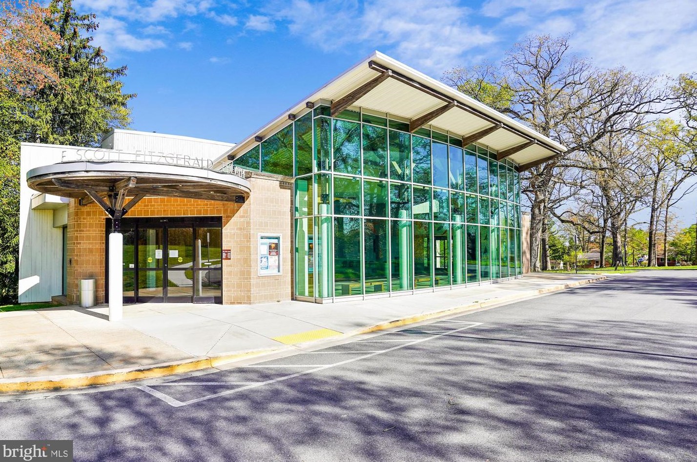 4608 Creek Shore Dr, Rockville MD 20852-2410 exterior