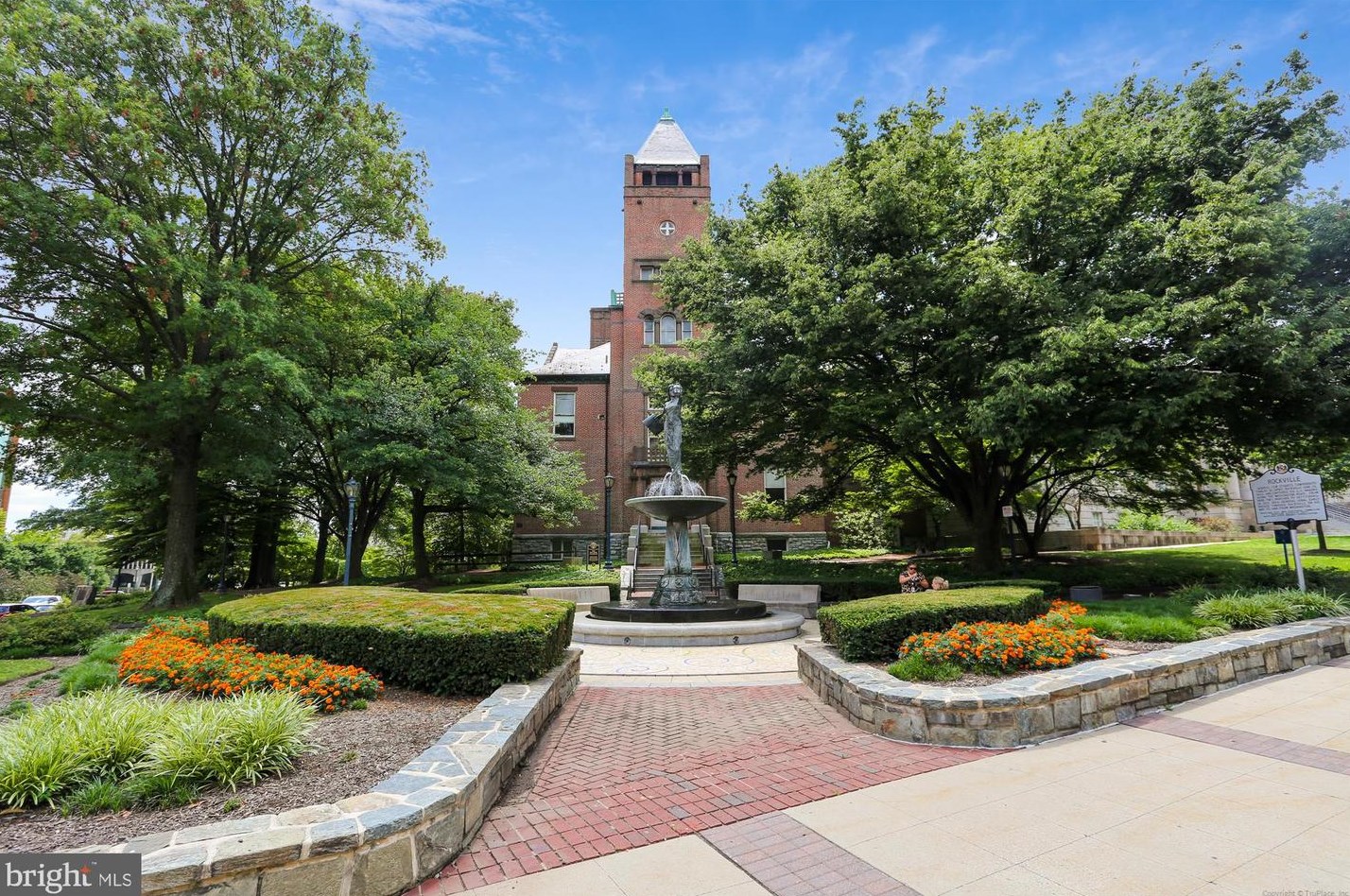 4608 Creek Shore Dr, Rockville MD 20852-2410 exterior