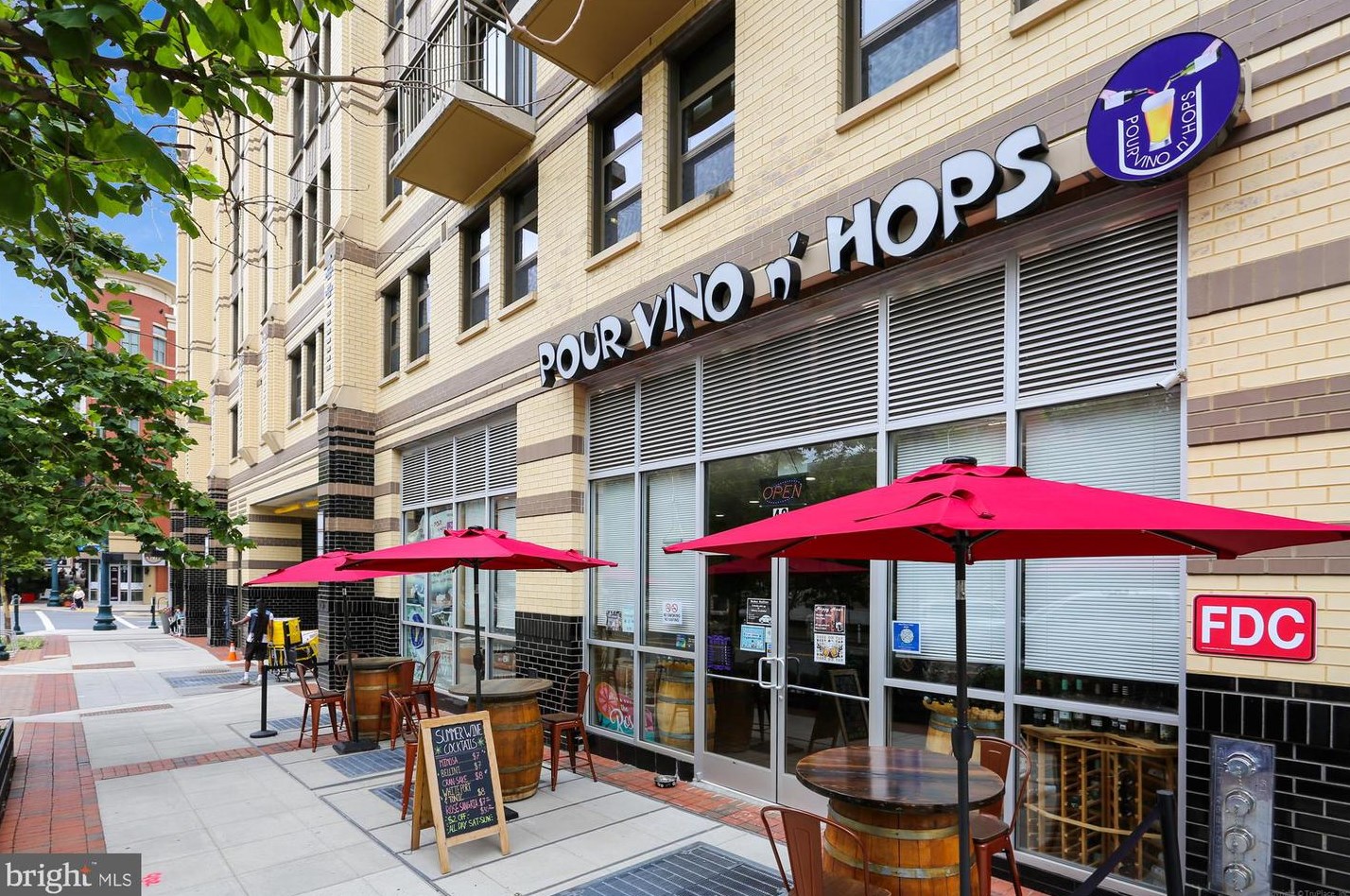 4608 Creek Shore Dr, Rockville MD 20852-2410 exterior