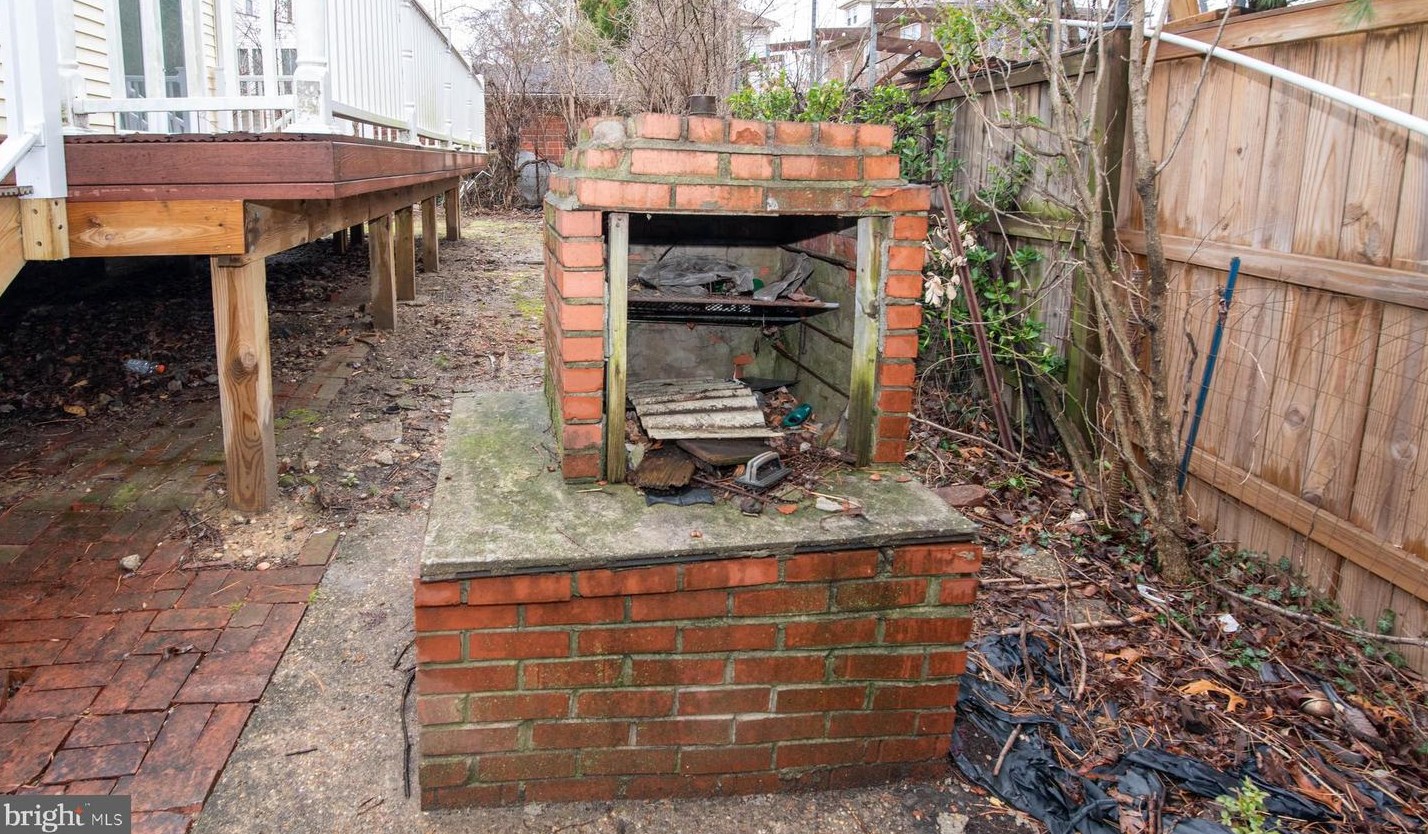 827 Philadelphia Ave, Silver Spring MD  20910-4935 exterior